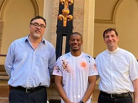 De la Cruz visitó la Basílica de Luján mientras se recupera de su lesión