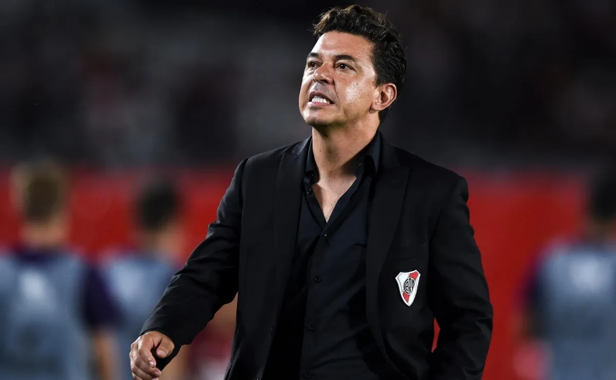 Marcelo Gallardo buscará su primera victoria en el Monumental frente a Argentinos.