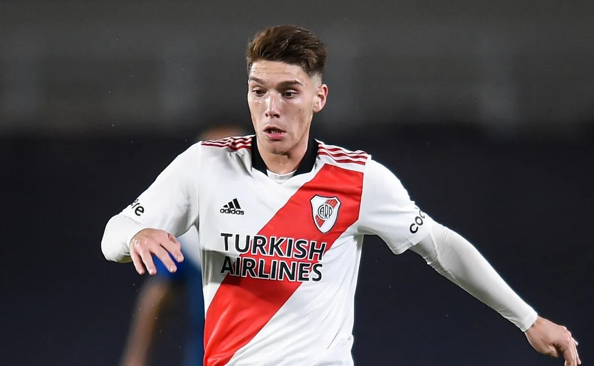 El delantero sería titular ante Talleres esta noche.