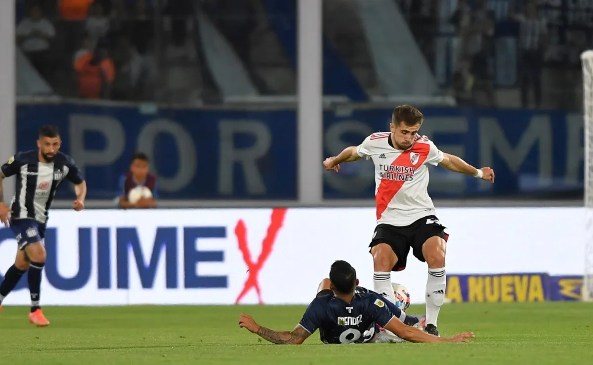 Felipe Peña fue expulsado en el arranque de River vs. Talleres.