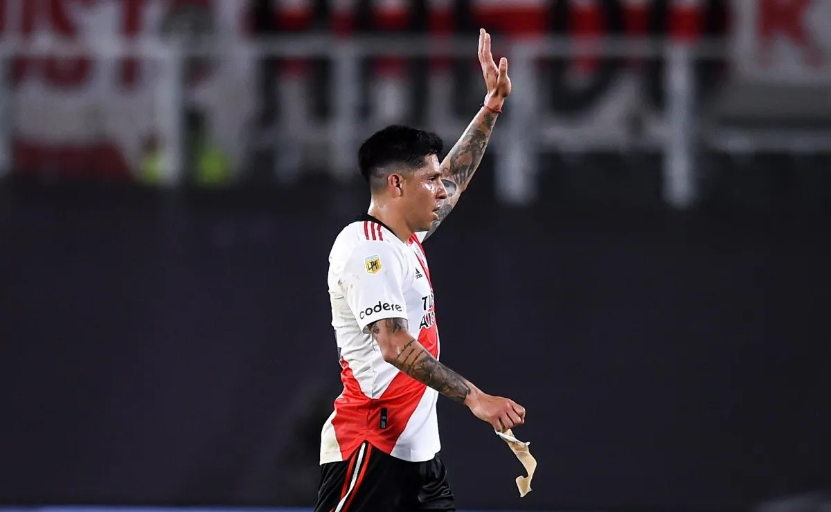 Enzo Pérez no pudo completar el encuentro ante San Lorenzo.