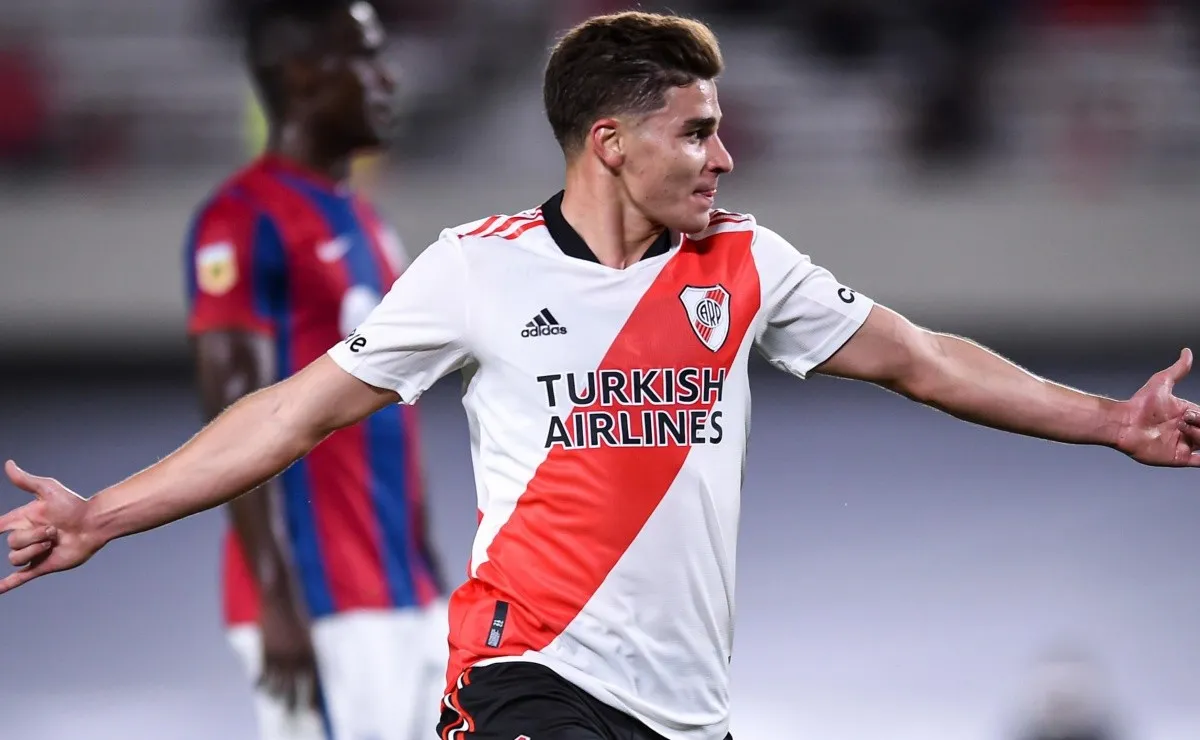 Julián marcó su primer triplete con la camiseta de River