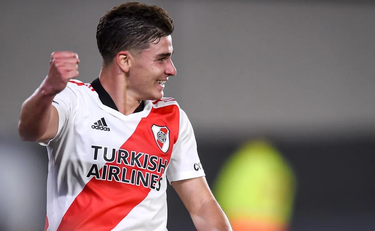 Julián Álvarez vive el mejor momento de su corta carrera en River.