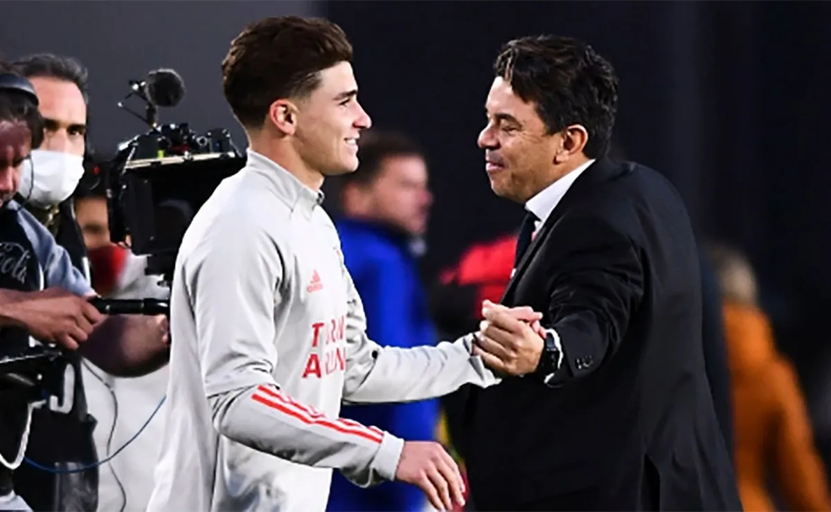El entrenador llenó de elogios al delantero oriundo de Calchín.