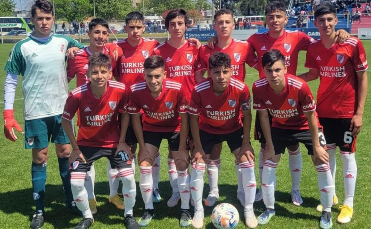 La Octava División de River igualó 1 a 1 contra San Lorenzo en el Bajo Flores y se metió en la final de su categoría.