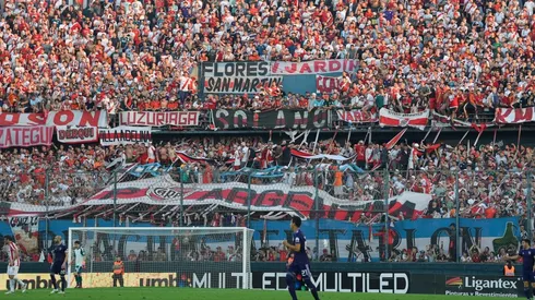 La visita de River a la cancha de Qulmes fue con incidentes.
