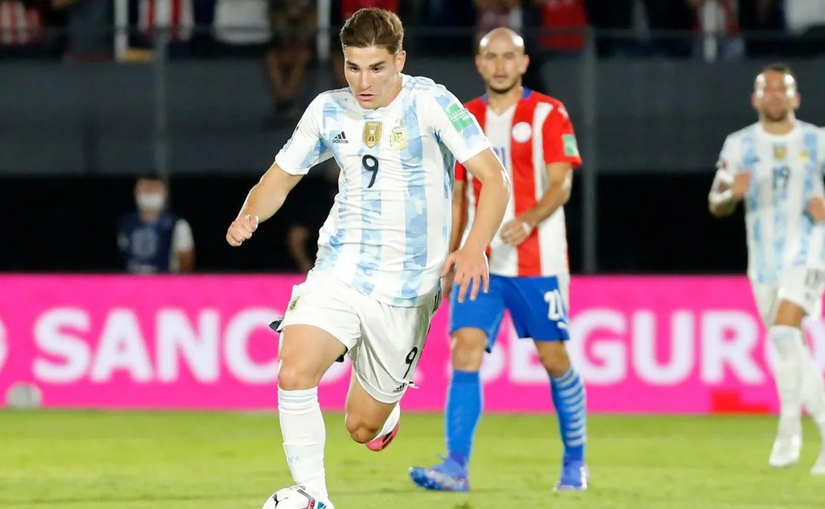 Julián Álvarez y Robert Rojas estuvieron presentes en el duelo entre Argentina y Paraguay por la fecha 11 de las Eliminatorias Sudamericanas.