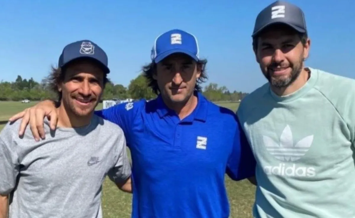 Ponzio y Lux posando con el entranador de Ellerstina