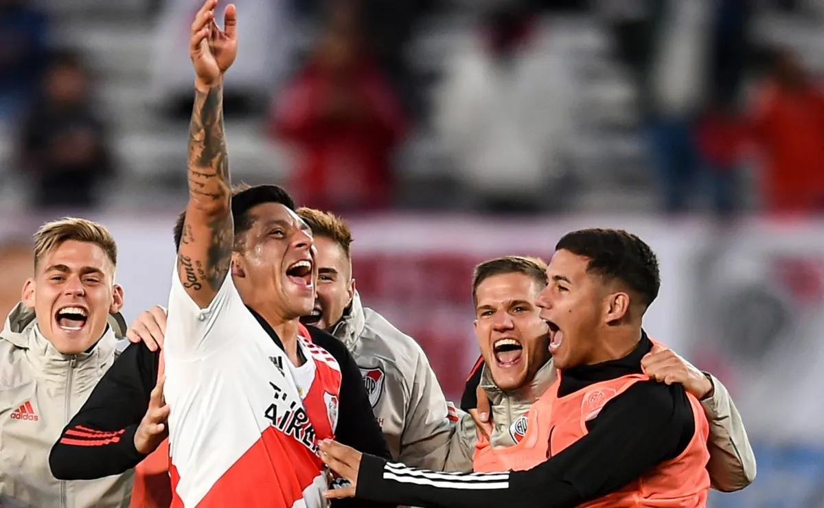 Enzo Pérez no se quiere perder el partido entre River y Banfield del próximo sábado y es por eso que se infiltraría el pie en el cual tiene la fisura.