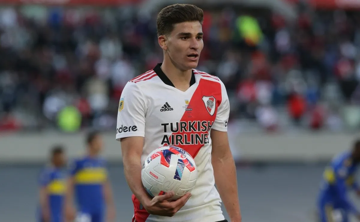Julián Álvarez, la gran figura de River en el superclásico del pasado domingo, está en la mira del Milan y del Aston Villa para el próximo mercado de pases.