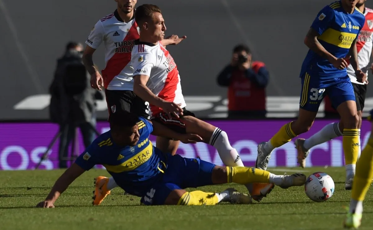 Braian Romero sintió una molestia y Marcelo Gallardo decidió reemplazarlo por Jorge Carrascal.