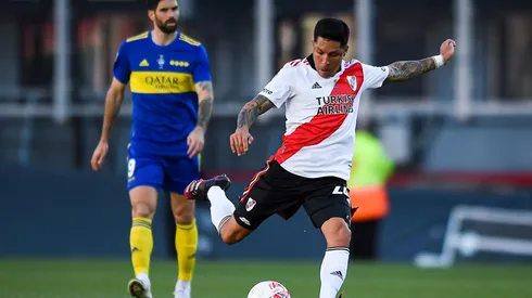 Enzo Pérez tuvo un muy buen partido en la victoria de River ante Boca, el mendocino sufrió una lesión en su pie derecho y habrá que ver cuál es el grado de la misma.