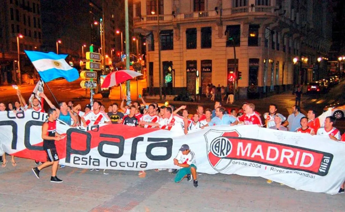La Filial de River de Madrid alquiló un cine para ver el superclásico del próximo domingo.