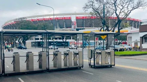 Los hinchas de River que vayan al Monumental para el superlcásico deberán tener al menos una dosis de la vacuna, se encontrarán con nuevos molinetes y 1500 efectivos de seguridad.