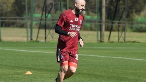 Javier Pinola ya entrena a la par del grupo
