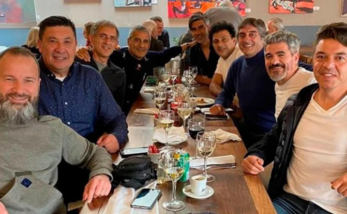 Encuentro de glorias riverplatenses de la década del 90.