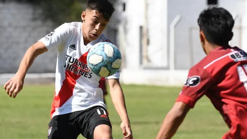 Matías Gallardo tiene 17 años, es enganche y es zurdo.