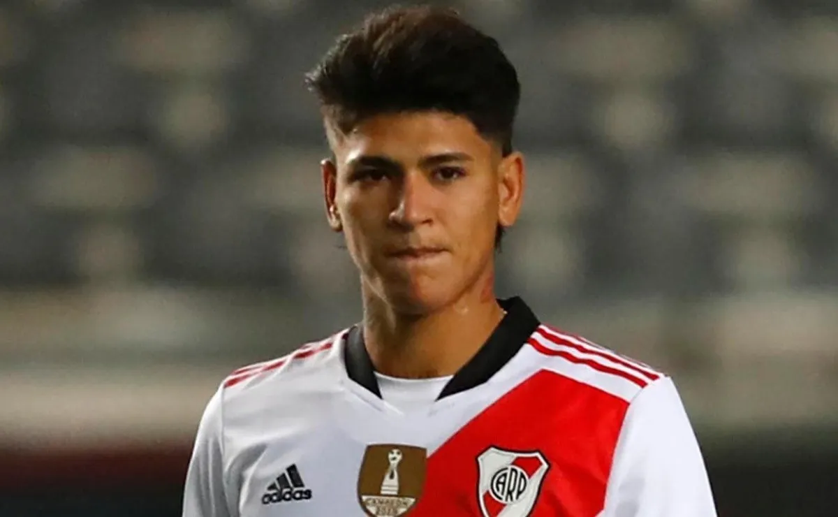 Jorge Carrascal podría perderse el duelo entre River y Boca del próximo domingo si es amonestado en la visita del Más Grande a Santiago de Estero para visitar a Central Córdoba.