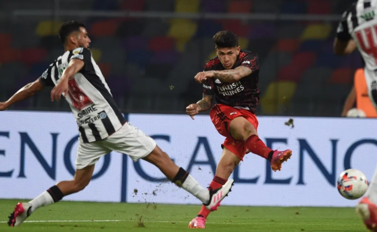 Jorge Carrascal podrá jugar el Superclásico con Boca.