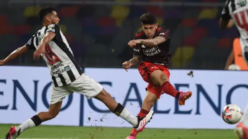 Jorge Carrascal podrá jugar el Superclásico con Boca.