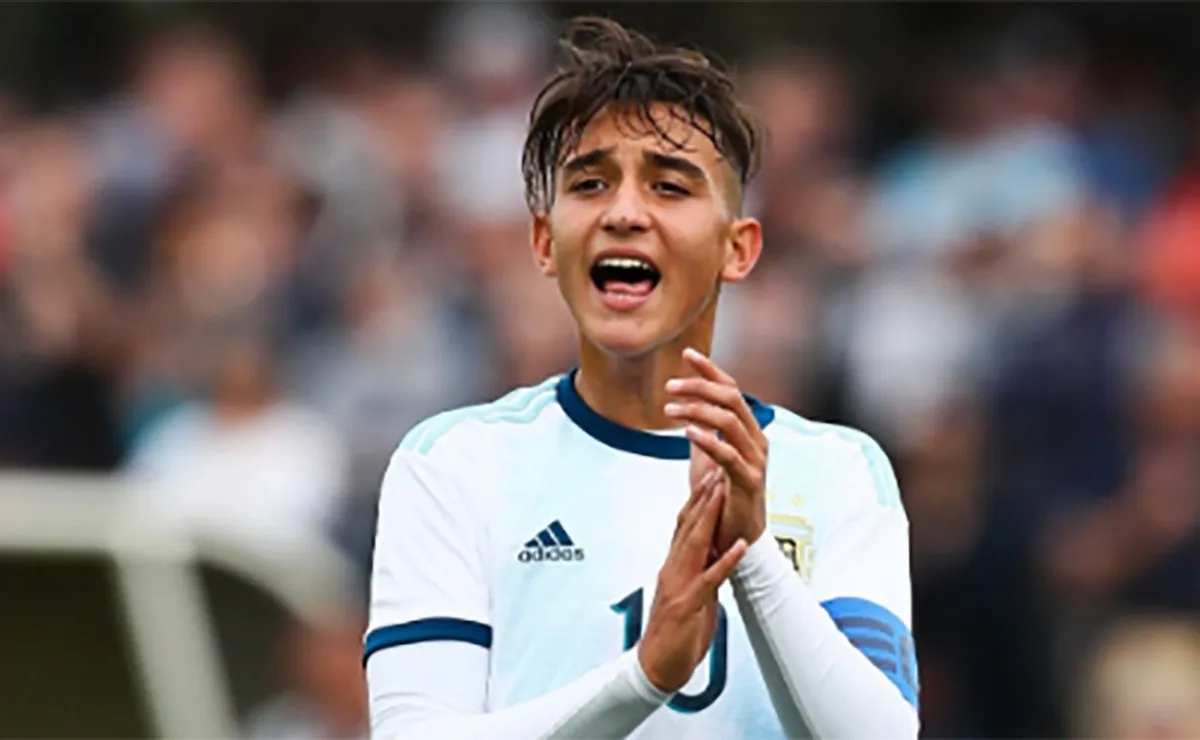 El enganche de 18 años se fue libre de River y ahora juega en el Villarreal.