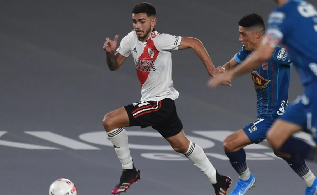 Santiago Simón disputó los 90 minutos ante Arsenal.