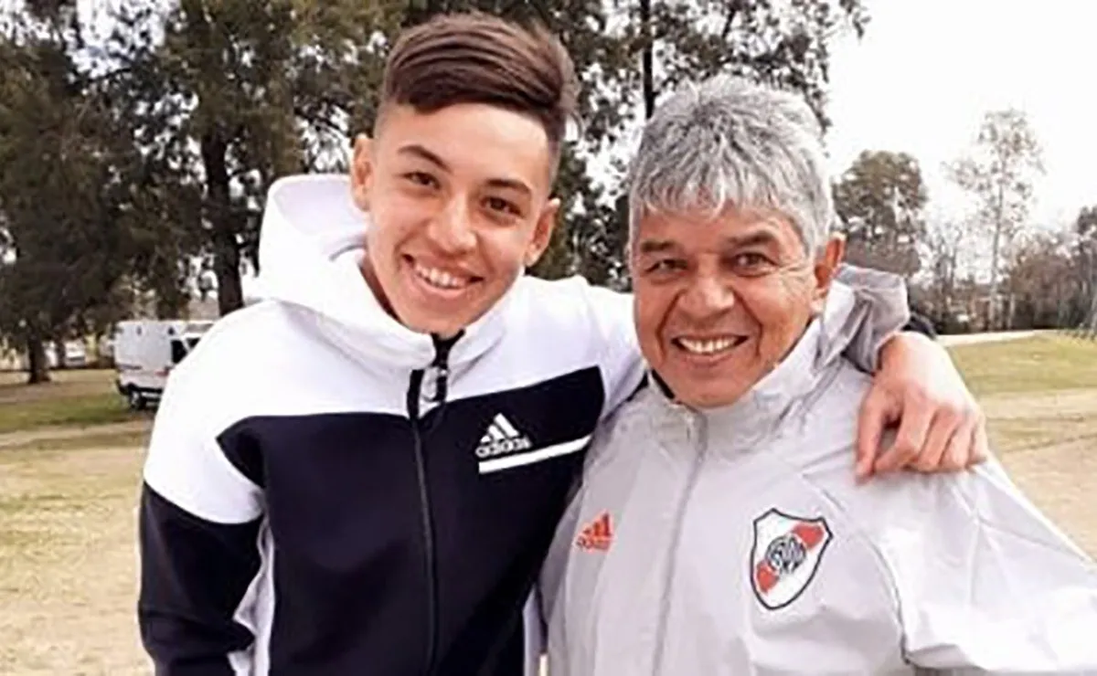 El padre de Gallardo junto a uno de los hijos del Muñe.