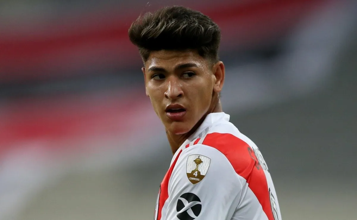 Carrásca se ganó un lugar entre los once titulares de Gallardo.