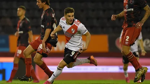 Julián Álvarez convirtió dos goles para River en Rosario.