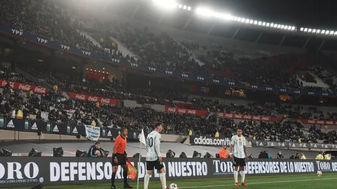 Argentina goleó 3-0 a Bolivia en el Estadio Monumental.