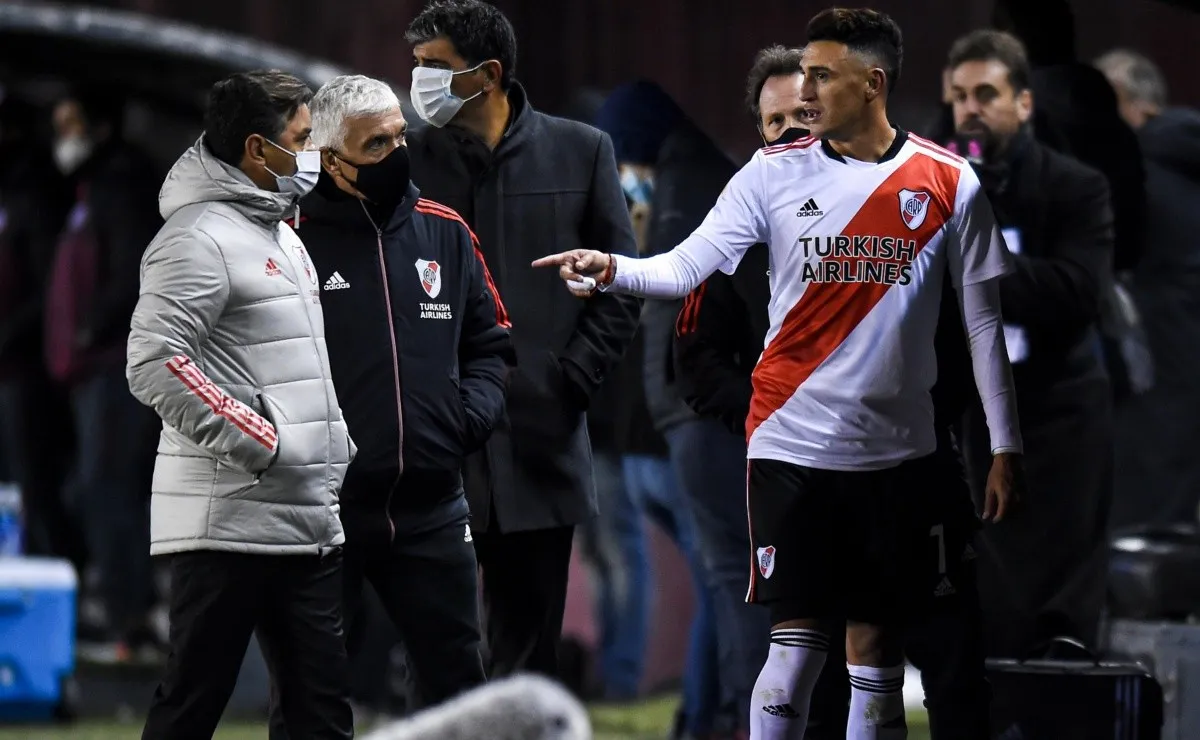 Marcelo Gallardo y la duda que le genera el regreso de Matías Suárez: cambio de esquema y resignar un volante o sacar a un delantero.