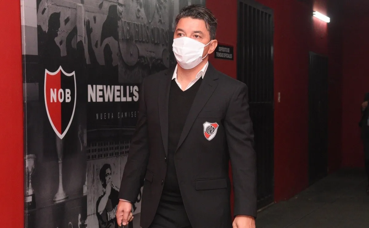 El Muñeco vivió muy intensamente el River-Newell's en Rosario