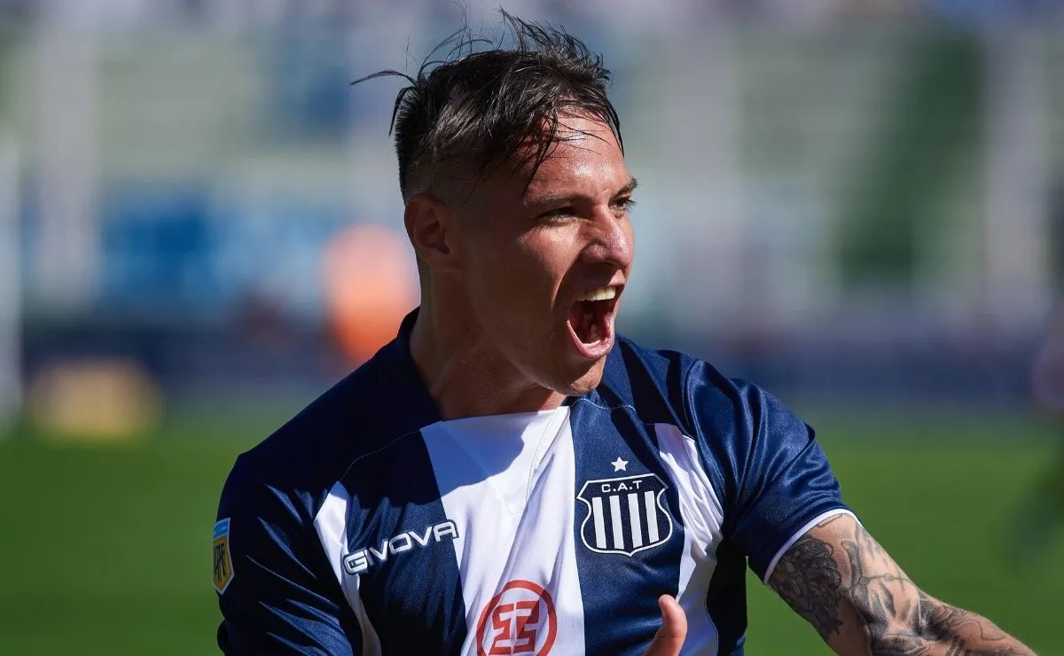 El ex delantero de River la está rompiendo en Córdoba.