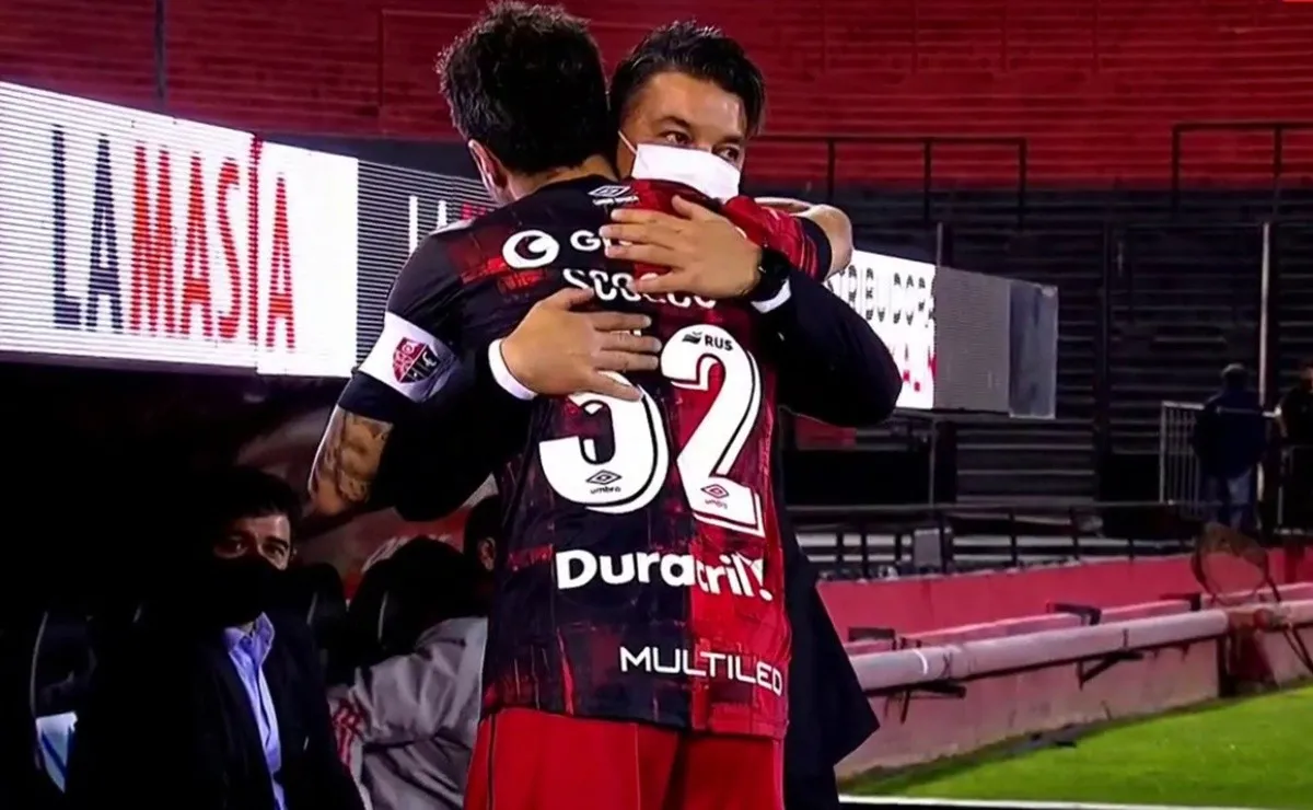 El abrazo entre Nacho y el Muñeco antes de arrancar el partido.