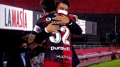 El abrazo entre Nacho y el Muñeco antes de arrancar el partido.