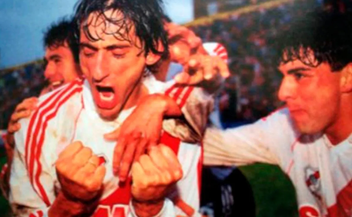 Enzo Francescoli regresó a River a mediados de 1996, su primer partido fue un 7 de septiembre de aquel año ante Nacional de Montevideo por la Supercopa.