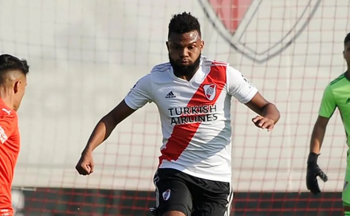El colombiano firmó hace poco más de 10 días su primer contrato profesional con River.