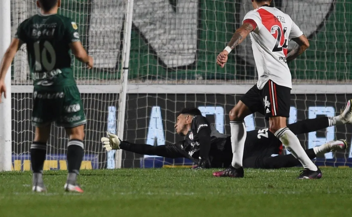 El Beto voló y salvó a River.