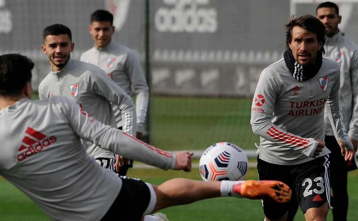 Leonardo Ponzio se prepara para volver lo antes posible, el Muñeco no lo quiere apurar aunque podría ser tenido en cuenta para el partido contra Independiente.