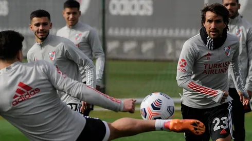 Leonardo Ponzio se prepara para volver lo antes posible, el Muñeco no lo quiere apurar aunque podría ser tenido en cuenta para el partido contra Independiente.