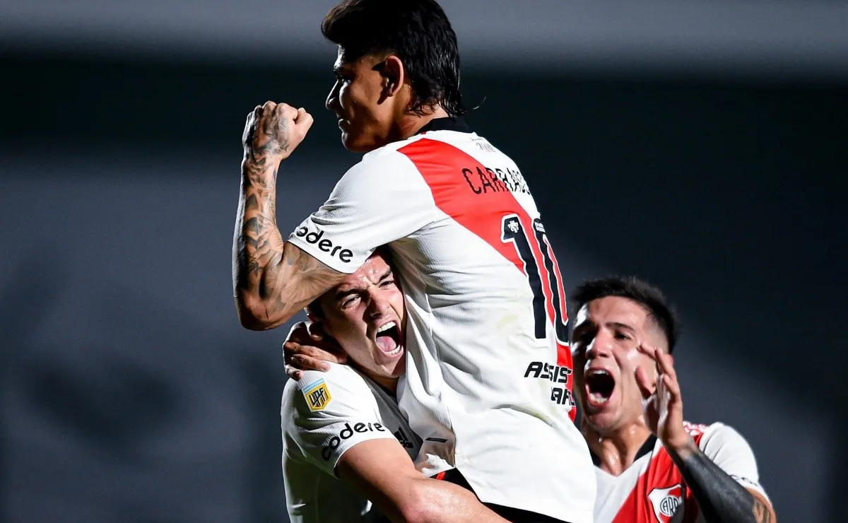 El festejo de Palavecino y Enzo Fernández en el gol del empate de Carrascal.