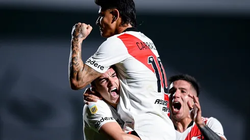 El festejo de Palavecino y Enzo Fernández en el gol del empate de Carrascal.