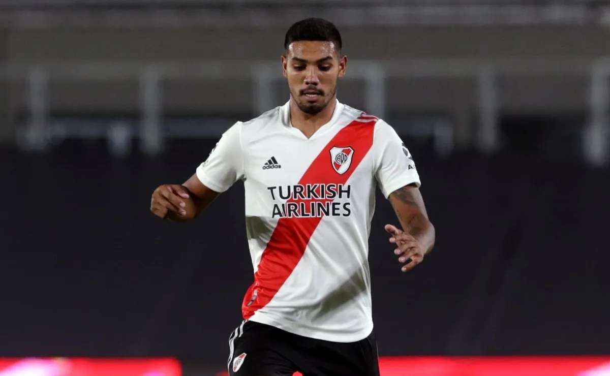 El zaguero volvió a Núñez a préstamo hasta diciembre y River debe negociar con Defensa y Justicia.