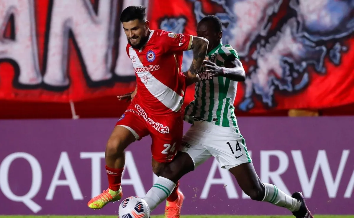 Elías Gómez está en el radar de River ya que Fabrizio Angileri podría emigrar en este mercado de pases o el que viene.