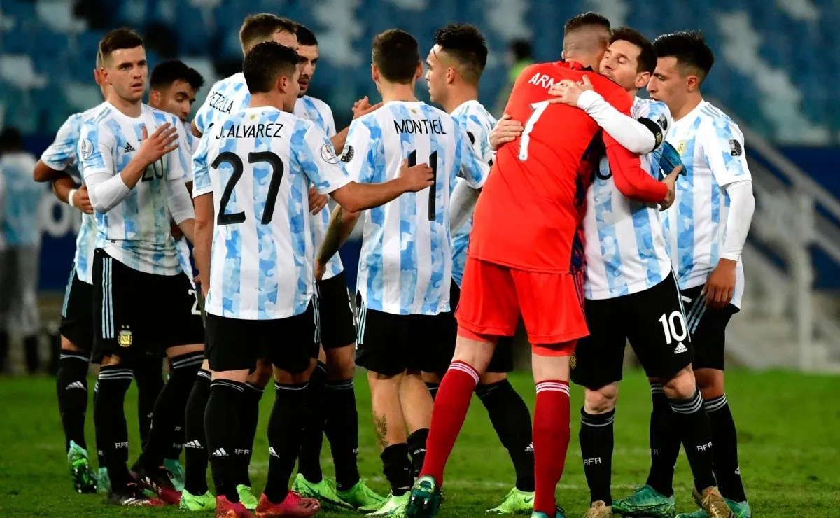 Julián Álvarez y Franco Armani fueron convocados por Lionel Scaloni para disputar la triple fecha de Eliminatorias, aunque todavía no se sabe si se va a jugar.
