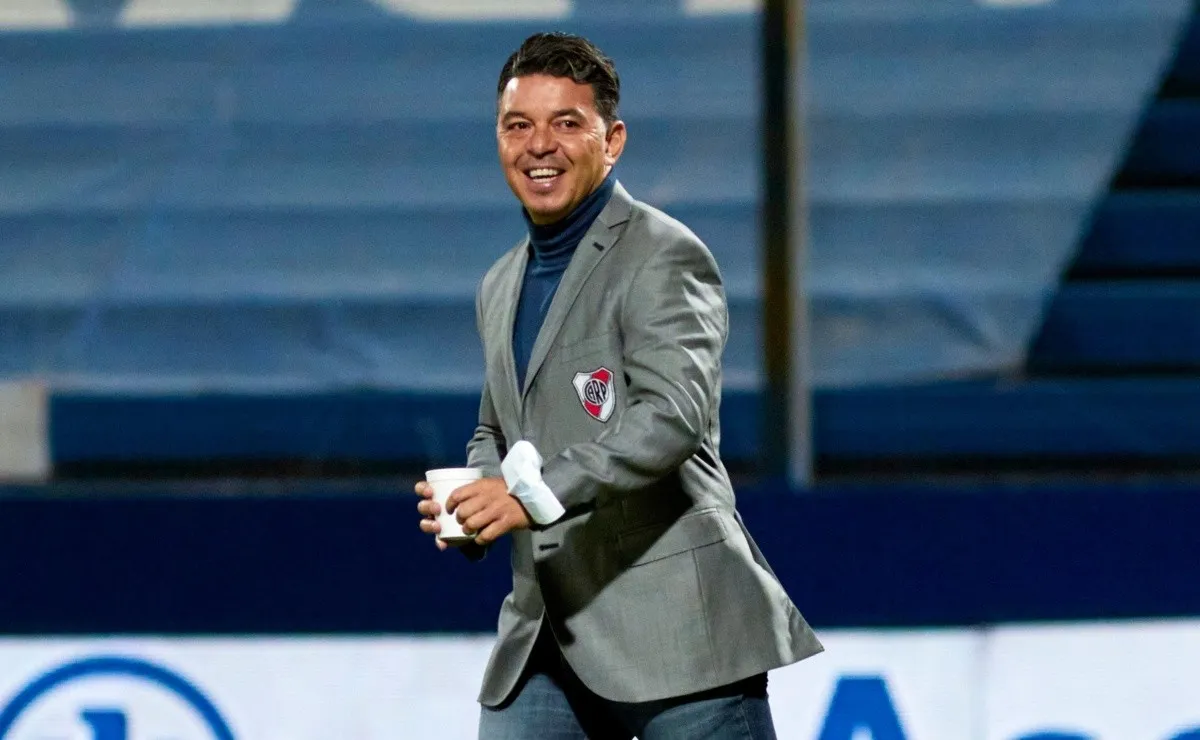 River enfrenta a Sarmiento de Junín por la novena fecha de la Liga Profesional en el Estadio Eva Perón.