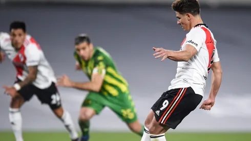 Julián Álvarez picó el penal y lo falló frente a Aldosivi