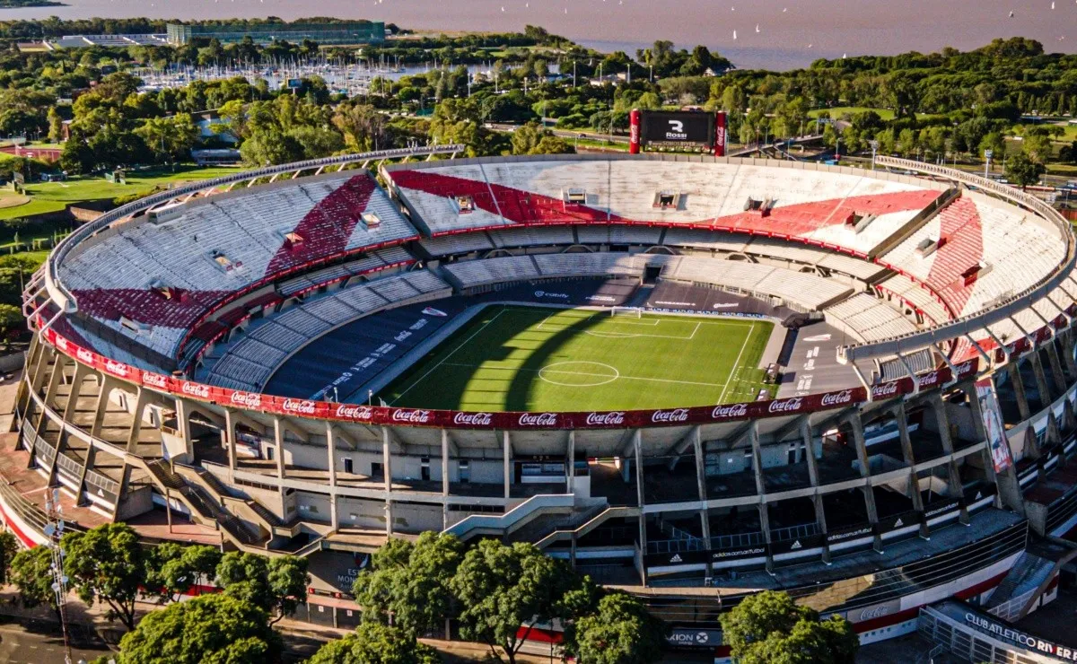 Vuelve el público al Estadio Monumental