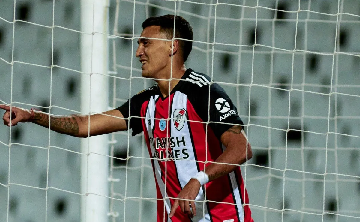 Matías Suárez abrió la cuenta para River frente a Gimnasia.