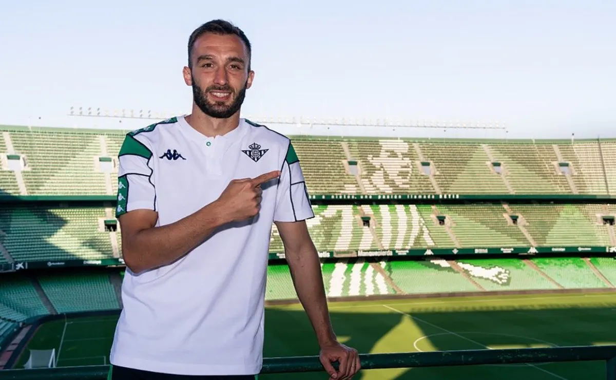 El defensor vuelve a Real Betis, equipo en el que disputó 66 partidos entre 2015 y 2017.